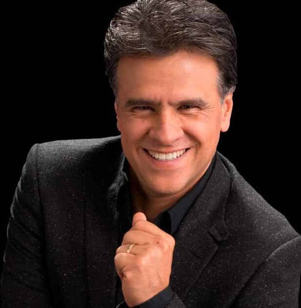 Biografía de Carlos Cuauhtémoc Sánchez