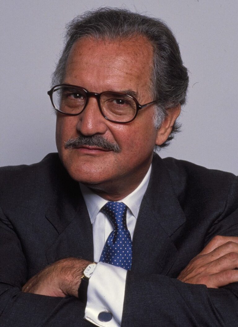 Biografía de Carlos Fuentes