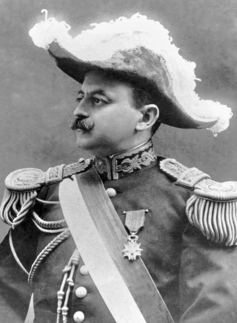 Biografía de Óscar Benavides